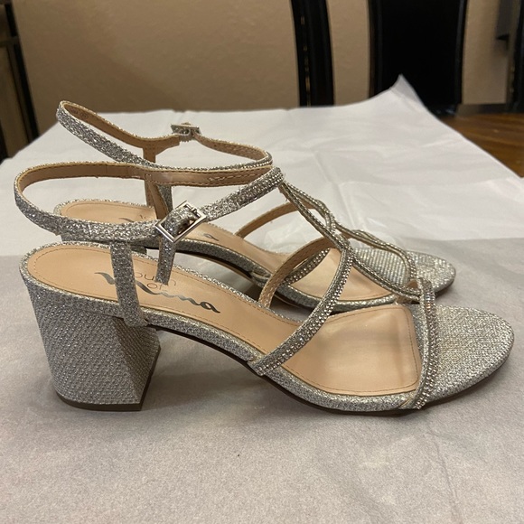 Gorgeous like-new bling sandals - Picture 2 of 10